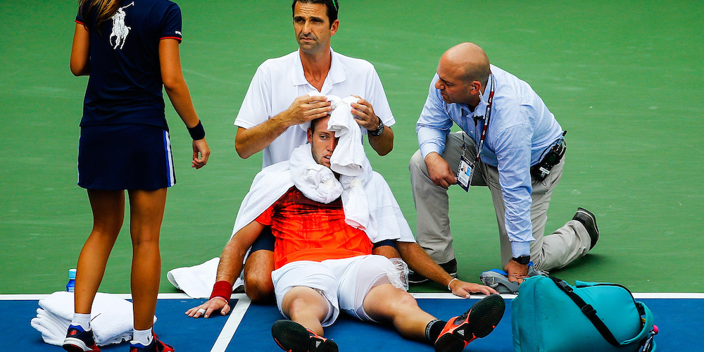 jack sock collapsed - how to hydrate on tennis court